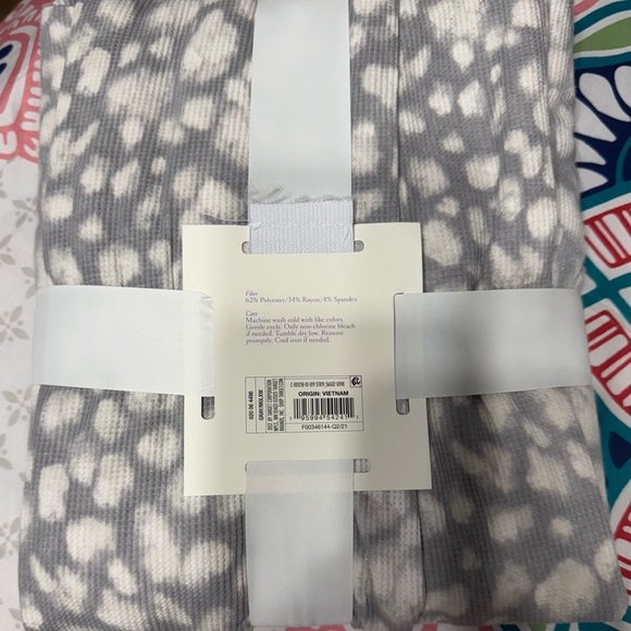 Stars Above Gray and White Thermal Pajama Set. Available Sizes M,L,XL,XXL, NWT - Picture 3 of 6